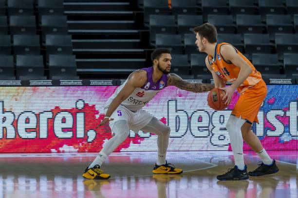 蒙加的进球 蒙加的进球