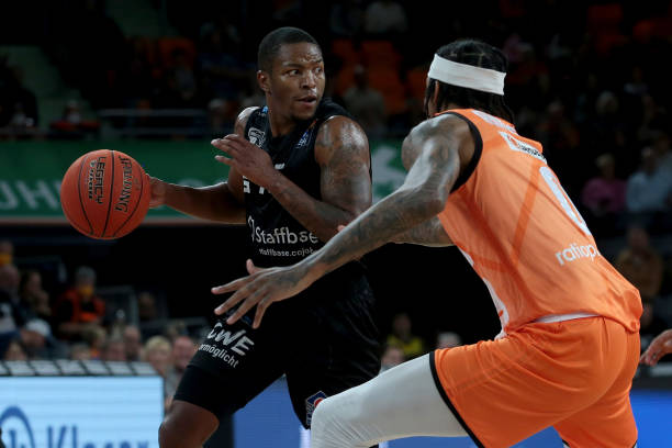 辽宁队与新 辽宁队与新