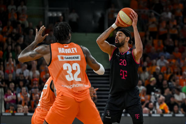 尽管他与巴 尽管他与巴